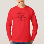 Vrolijk alles Kerstmis T-shirt<br><div class="desc">De woorden "vrolijk alles" accentueren dit T-shirt met lange sleeves gepersonaliseerd met je familienaam in chique letters (laat leeg als je niet wilt dat het bedrukt wordt.) Geweldig voor jezelf of als cadeau geven. OVEREENKOMENDE objecten in ons collectie.</div>