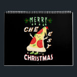 Vrolijk Cheesy Kerstmis Kerstmis Santa Pizza Kerst Kalender<br><div class="desc">Vrolijk Cheesy Kerstmis Kerstmis Santa Pizza Kerstmis. Beste geschenken voor Kerstmis T-shirts, Halloween Festival iPhone Case, Jesus Day Sweatshirt, Sinterklaas Tapestry, Xmas Canvas tassen, National Pizza Day Mok, National Cheese Pizza Day Hoodies, National Sausage Pizza Day Deken, Birthday Wall Arts, Jubileum T-shirts, en Verjaardag T-shirts. Twee pagina's grote kalender, wit....</div>