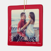 Vrolijk en getrouwd bruiloft Pas getrouwd Keramisch Ornament (Links)