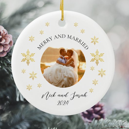 Vrolijk en getrouwd Foto Golden Snowflake Keramisch Ornament