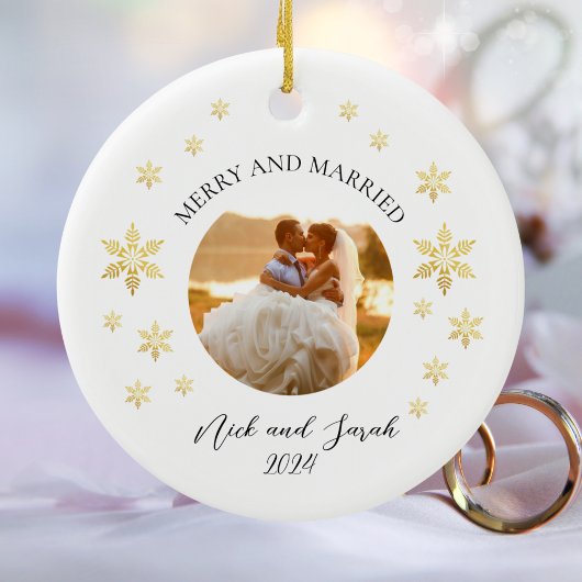 Vrolijk en getrouwd Foto Golden Snowflake Keramisch Ornament