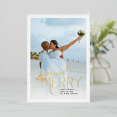 Vrolijk en getrouwd Foto Passen getrouwd Kerst Folie Feestdagenkaart (Staand Voorkant)