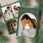 Vrolijk en getrouwd hart script kerst foto folie feestdagenkaart<br><div class="desc">Merry and Married Heart Script Christmas Photo Folie Holiday Kaart in feestelijke smaragdgroene kleur.</div>