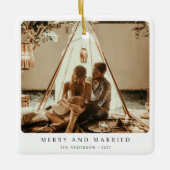 Vrolijk en getrouwd minimalistisch paar foto keramisch ornament (Voorkant)