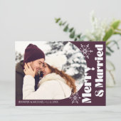 Vrolijk en getrouwd moderne boog foto donker rood feestdagenkaart (Staand voorkant)