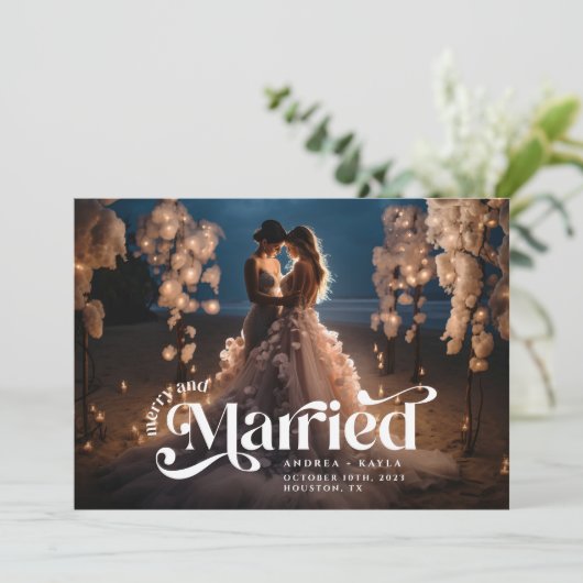 Vrolijk en getrouwd Retro Swirl bruiloft vakantie  Feestdagenkaart (Staand voorkant)