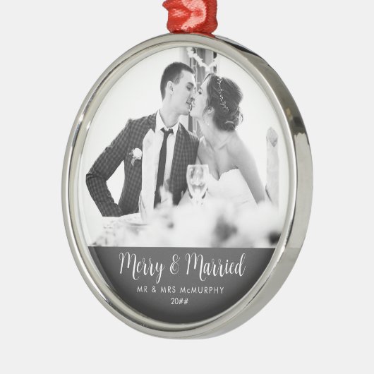 Vrolijk en getrouwd & tijdloze Passen getrouwd Metalen Ornament (Links)