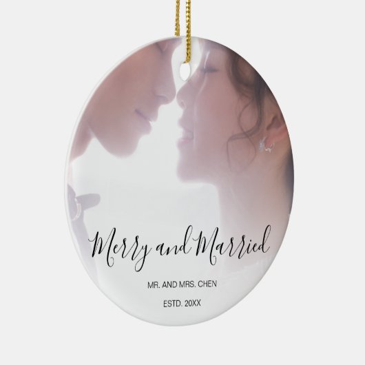 Vrolijk en getrouwd zwart-wit Pas getrouwd Elegant Keramisch Ornament (Rechts)