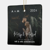 Vrolijk en getrouwde Pas getrouwd eerste kerstfoto Keramisch Ornament (Links)