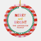 Vrolijk en helder aangepaste vakantie rood en roze keramisch ornament (Achterkant)