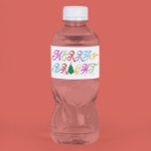 Vrolijk en helder kleurrijke kerstboom feestelijk waterfles etiket