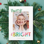 Vrolijk en helder papieren kerstfoto feestdagenkaart<br><div class="desc">Deze leuke, heldere kerstvakantie kaart bevat kleurrijke tekst, lezen, "Merry & Bright" in groen, limoen, kersenrood, roze, goudgeel en aqua. De typografie voor het woord "Bright" bevat een overlappend tissuepapierontwerp, dat ook op de achterkant is opgenomen (overlappende kerstbomen). Het tissuepapier heeft een geslepen, decoupage uitstraling. Deze luchtige kaart roept een...</div>