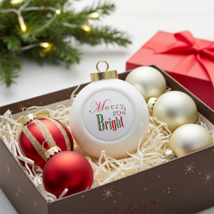 Vrolijk en helder, rood 'n groen keramische bal ornament