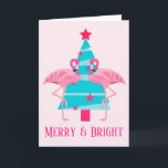 Vrolijk en helder roze Flamingos Beach Kerstmis Feestdagen Kaart<br><div class="desc">Merry and Bright Pink Flamingos Beach Kerstboom wenskaart in klassiek roze, turquoise en blauwgroen tropisch kleurenpalet. Deze kaarten zijn leeg van binnen voor u om een aangepaste vakantie wens toe te voegen. Een kerstkaart voor iedereen die bij het zee woont. U kunt deze kaart ook digitaal downloaden om te verzenden...</div>