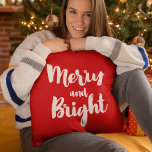 Vrolijk en helder trendy wit lettertype kussen<br><div class="desc">Een moderne en trendy borsteldoopvonttypografie voor dit verpersoonlijkbare collectie van vakantiepunten.</div>