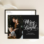 Vrolijk en helder zwart kalligrafie moderne foto feestdagenkaart<br><div class="desc">Vrolijk en helder zwart kalligrafie Modern Photo Holiday Briefkaart. Stuur vakantie groeten aan uw geliefden met deze feestelijke en moderne vakantie Kaart. Alle teksten zijn vooraf voor u geregeld om gemakkelijk en snel te personaliseren met uw eigen gegevens. Prettige feestdagen</div>