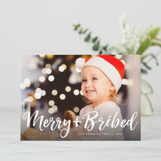 Vrolijk en omgekocht grappige Kerstmis foto rood Feestdagenkaart (Staand voorkant)