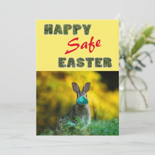 Vrolijk en veilig Pasen | Cute Funny Rabbit met Ma Feestdagenkaart (Staand voorkant)