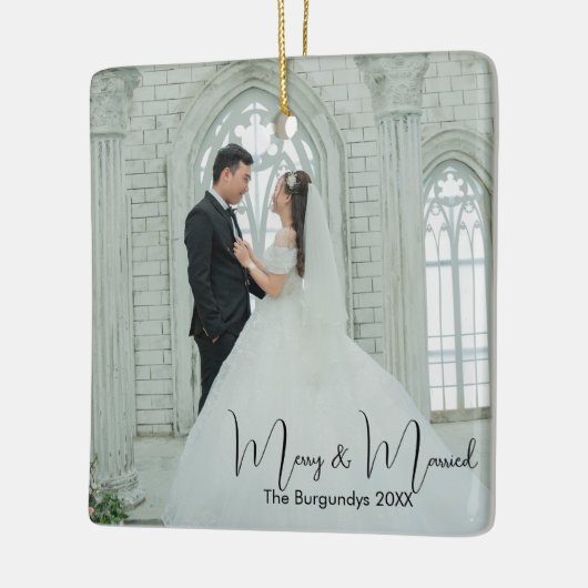 Vrolijk & Getrouwd 1e Kerstmis Bruiloft Foto Keramisch Ornament (Links)