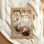 Vrolijk & helder Wat een jaar foto budget kerst Folie Feestdagen Briefkaart<br><div class="desc">Glimmende Elegantie: 'Merry & Bright' Gold Foil Christmas Briefkaart Dit vakantieseizoen, verheffen uw groeten tot een niveau van weelderige elegantie met onze 'Merry & Bright' Gold Foil Christmas Briefkaart. Dit prachtige briefkaart is niet alleen een kaart; het is een kunstwerk. De voorkant heeft een gekoesterde familiefoto verfraaid met 'Merry &...</div>