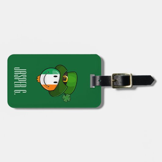 Vrolijk Iers Vlag die een Pet van Leprechaun leidt Bagagelabel (Voorkant horizontaal)