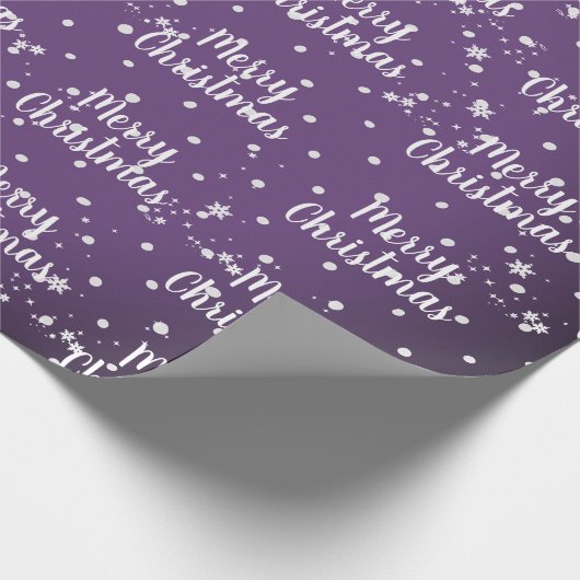 Vrolijk kerstbericht in sneeuwvlokken op rode vlok cadeaupapier (Hoek)