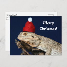 Vrolijk kerstcadeau met draak in een kersthat briefkaart
