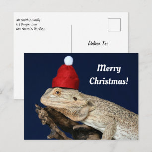 Vrolijk kerstcadeau met draak in een kersthat briefkaart