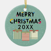 Vrolijk kerstcadeaudozen keramisch ornament (Voorkant)