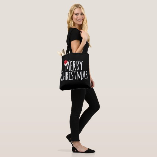 Vrolijk kerstcadeautje met kerstcadeautje op wit tote bag (Op model)