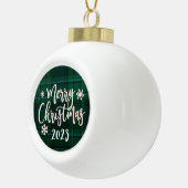 Vrolijk Kerstfeest 2023 Groen Plaid Keramische Bal Ornament (Rechts)