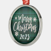 Vrolijk Kerstfeest 2023 Groen Plaid Metalen Ornament (Links)