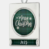 Vrolijk Kerstfeest 2023 Groen Plaid Verzilverd Banner Ornament (Links)