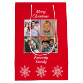 Vrolijk kerstfeest 4 foto sneeuwvlok familienaam r medium cadeauzakje (Achterkant)
