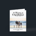 Vrolijk kerstfeest Aangepaste serie Foto Eenvoudig Feestdagen Kaart<br><div class="desc">Ho Ho Ho. Het is die tijd van het jaar opnieuw. Een eenvoudig modern model van de aangepaste fotofamilie voor fans van het vakantieseizoen en de feestdagen. Verstuur groeten en zegeningen naar familie en vrienden dit feestelijke seizoen. Het maakt niet uit of ze religieus zijn of geloven in de magie...</div>