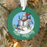 vrolijk kerstfeest! Bewerkbare tekst skiën Snowman Ornament<br><div class="desc">Een feestelijke decoratie voor uw kerstboom, met een cartoon van een vrolijke sneeuwpop met een wortelneus en steenkoologen, die door de sneeuw op ski's, in wollig winterse pet en tartan sjaal. Een vrolijk afbeelding voor Kerstmis of de hele winter door. Wijzig de standaardtekst "Vrolijk kerstfeest!" in het bericht of onderschrift...</div>