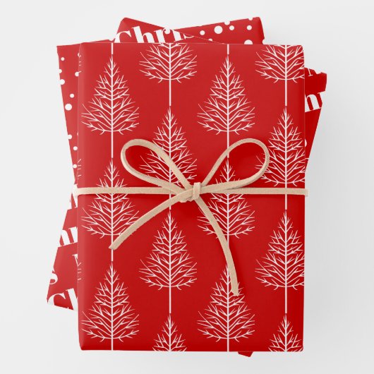 Vrolijk kerstfeest, bomen en polka-stippen rood inpakpapier vel (In situ)