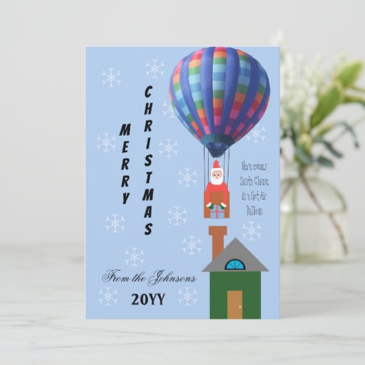 Vrolijk Kerstfeest Cartoon Santa in Hete Luchtball Feestdagenkaart (Staand voorkant)