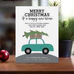 Vrolijk kerstfeest en een nieuw thuisadres feestdagenkaart<br><div class="desc">Een moderne vakantiegroet met een afbeelding van een auto die cadeaus en een boom beweegt.</div>