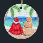 Vrolijk kerstfeest en Snowman op strand Keramisch Ornament<br><div class="desc">Een grappige kerstversiering met de kerstman en een Snowman gebouwd uit zand op een strand dat de oceaangolven in de gaten houdt. Toon voor iemand die een "sneeuwvogel" is of met pensioen is in Florida,  Zuid-Caroline,  Texas of een van de warme staten of landen.</div>
