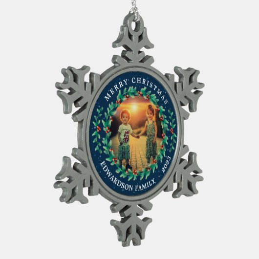 Vrolijk kerstfeest familienaam Holly bessen foto Tin Sneeuwvlok Ornament (Links)