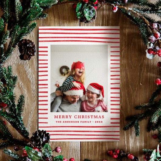 Vrolijk kerstfeest. Foto van rode eenvoudige moder Feestdagenkaart