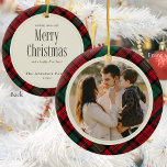 Vrolijk Kerstfeest Foto's Elegant Groen Rood Plaid Keramisch Ornament<br><div class="desc">Merry Christmas Foto's Elegant groen rood geruite keramische Ornament. Vier de feestdagen met ons klassieke en elegante kerstontwerp, met een tijdloos geruit ontwerp dat een gevoel van nostalgie oproept. Dit ontwerp, dat is voorzien van de warme begroeting "Vrolijk kerstfeest", biedt een perfecte ruimte voor uw familiefoto en voegt een persoonlijke...</div>
