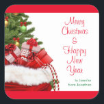 Vrolijk Kerstfeest Gelukkig Nieuwjaar Tekst Sjablo Vierkante Sticker<br><div class="desc">Vrolijk Kerstfeest Gelukkig Nieuwjaar Tekst Namen Boom en Geschenken Elegant Custom Sjabloon Classic Square Sticker.</div>