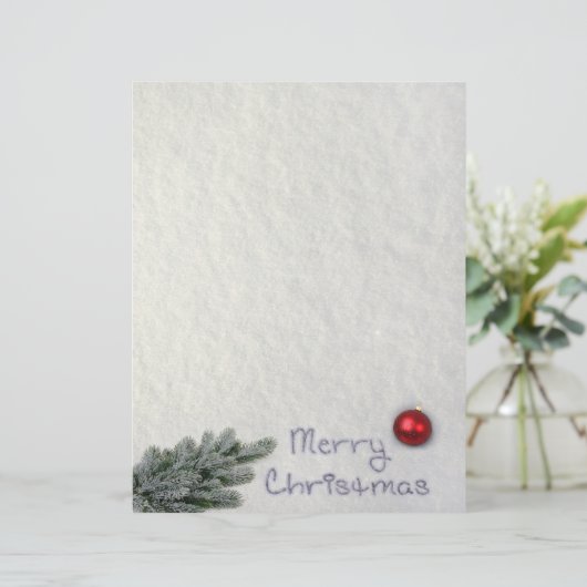 Vrolijk kerstfeest geschreven in de sneeuw (Staand voorkant)