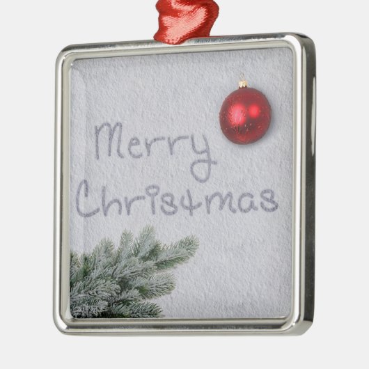 Vrolijk kerstfeest geschreven in de sneeuw metalen ornament (Links)