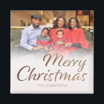 Vrolijk kerstfeest Gold Glitter FULL Foto Naam Magneet<br><div class="desc">Draai je koelkast open met een schattige kerstmagneet. Pas met uw foto en naam aan. De pretkerst is in een faux goudglitter en een witte achtergrond. Bekijk ons kerstcollectie voor meer kleuren zoals zilveren glitter, rode, witte en zwarte en witte opties. In deze versie vult de foto de magneet. Als...</div>