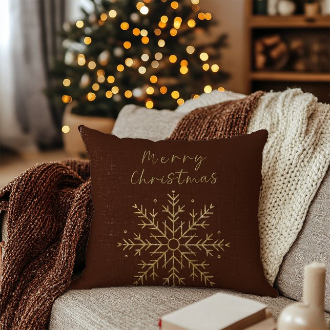 Vrolijk kerstfeest / gouden sneeuwvlok terracotta  kussen (Merry Christmas / Gold Snowflake Terracotta Dark Throw Pillow)