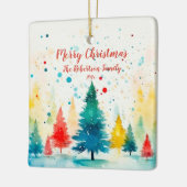 "Vrolijk kerstfeest" kleurrijke dennenbomen Keramisch Ornament (Links)