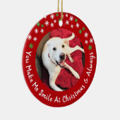 Vrolijk Kerstfeest Lachende Hond Foto Grappig Rode Keramisch Ornament (Rechts)